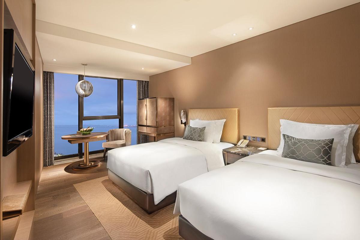 Grand Bay Hotel Zhuhai Exteriör bild