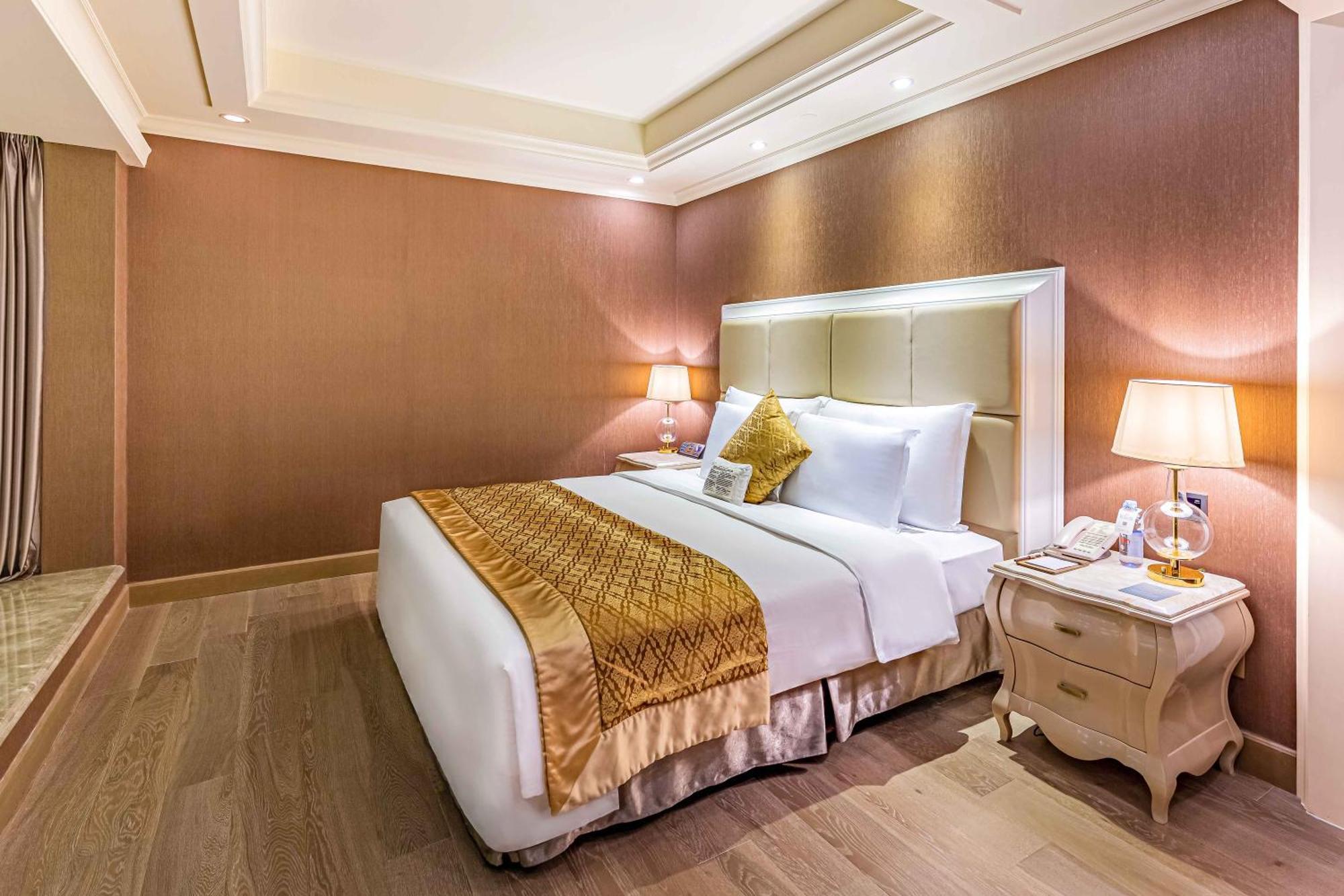 Grand Bay Hotel Zhuhai Exteriör bild