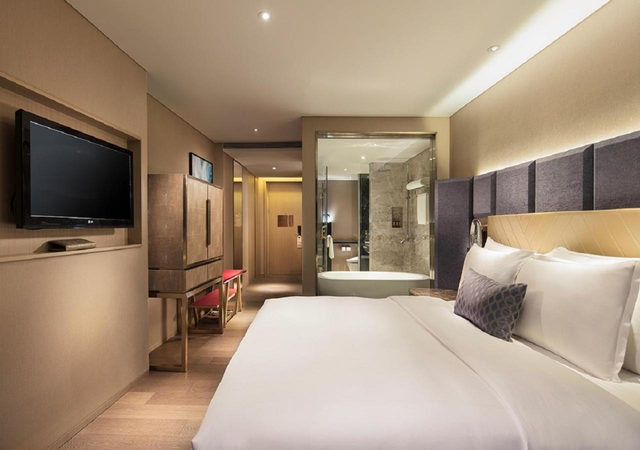 Grand Bay Hotel Zhuhai Exteriör bild