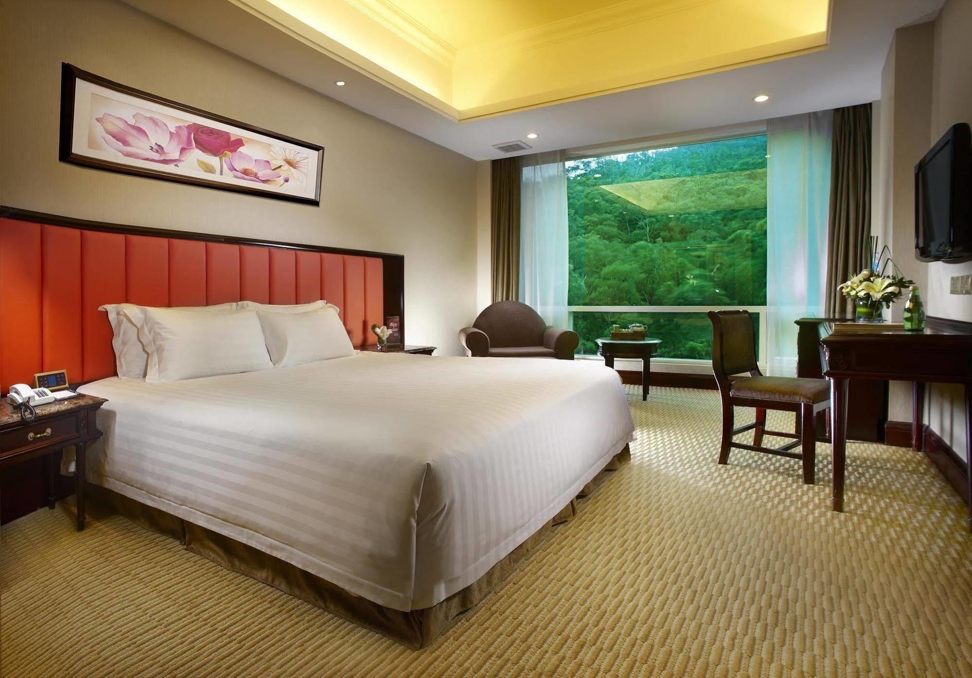 Grand Bay Hotel Zhuhai Exteriör bild